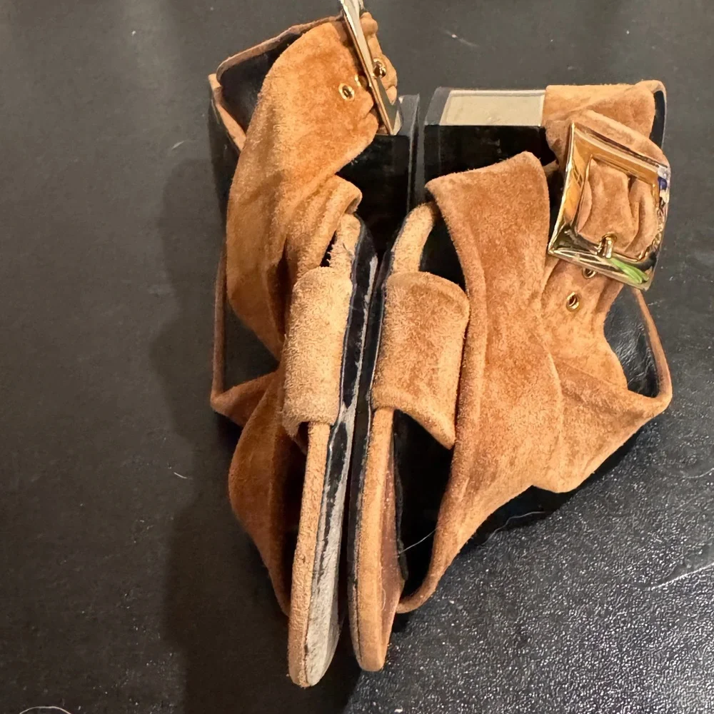 Roger Vivier chic tan